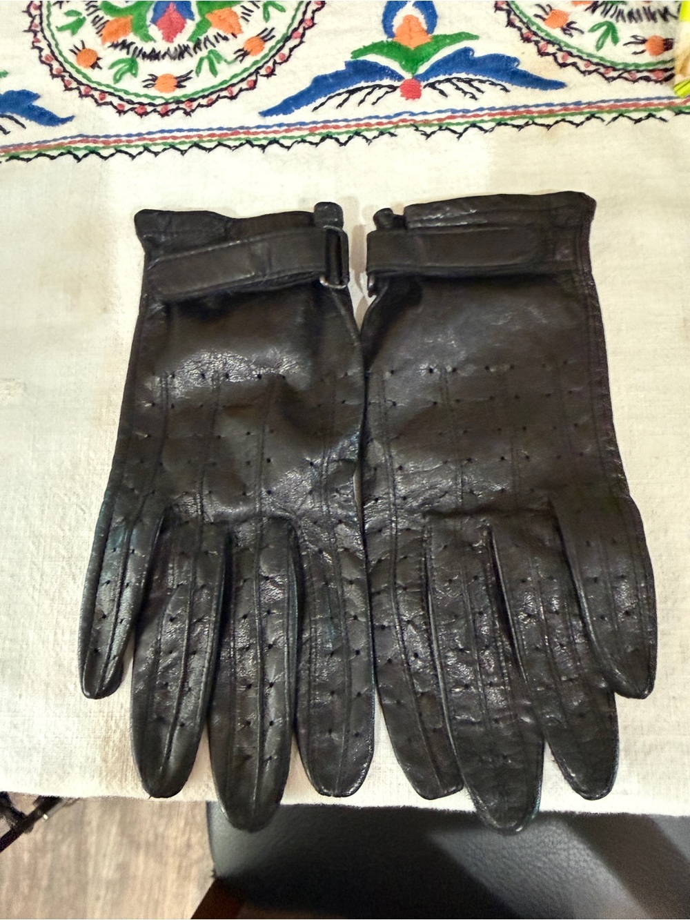 Women’s Classic Black Leather Gloves 100% cowhide size M